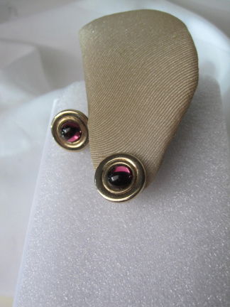 Oorbellen Avon goudkleurig rond knoopmodel met amethist paarse glas cabochon 1.6 cm - Afbeelding 7