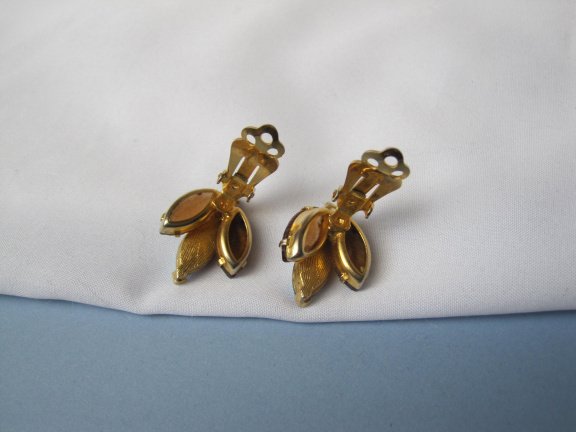 Oorbellen goudkleurig met amber en donker aurora kleurige kristal rijnstenen 2.3x1.9 cm. - Afbeelding 3