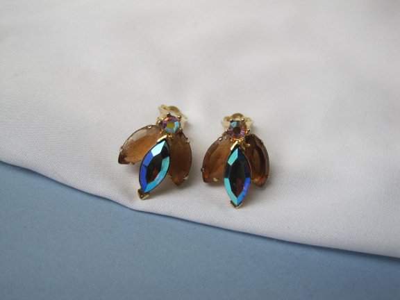 Oorbellen goudkleurig met amber en donker aurora kleurige kristal rijnstenen 2.3x1.9 cm. - Afbeelding 5