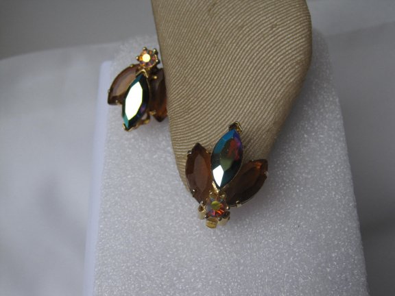 Oorbellen goudkleurig met amber en donker aurora kleurige kristal rijnstenen 2.3x1.9 cm. - Afbeelding 8