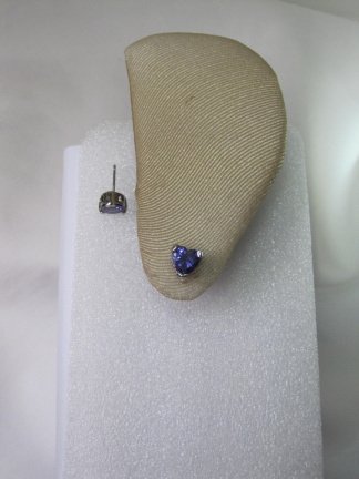 Oorbellen zilverkleurig paars kristal rijnsteen hartje 0.8x0.7 cm - Afbeelding 5