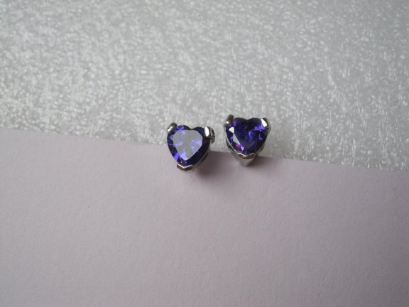 Oorbellen zilverkleurig paars kristal rijnsteen hartje 0.8x0.7 cm - Afbeelding 6