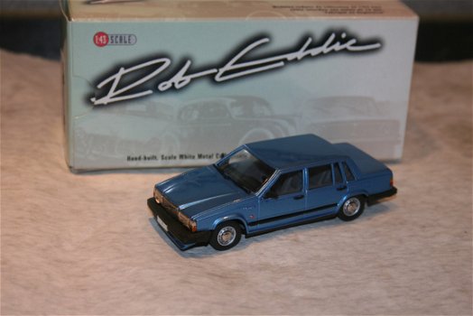 Volvo 740 GL 1/43 Robeddie Brooklin - 1