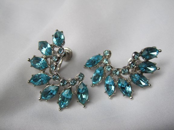 Oorbellen Ora zilverkleurig twee tinten blauw kristal rijnsteentjes 3.7x1.4 cm schroefmodel - Afbeelding 5