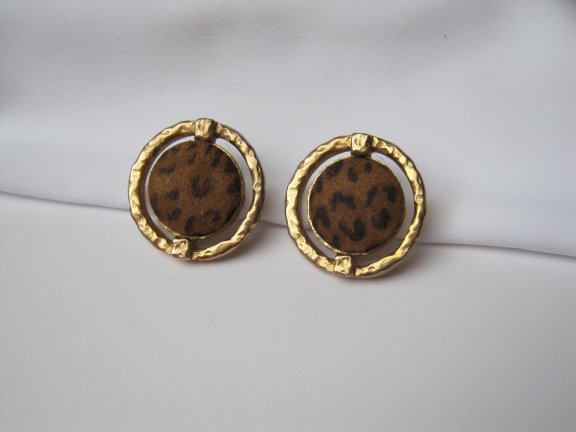 Oorbellen Dauplaise goudkleurig met panter print stoffen cabochon 2.9 cm - Afbeelding 4