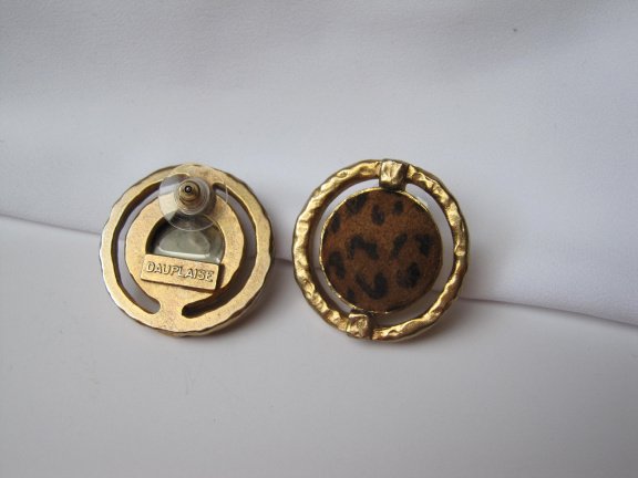 Oorbellen Dauplaise goudkleurig met panter print stoffen cabochon 2.9 cm - Afbeelding 3