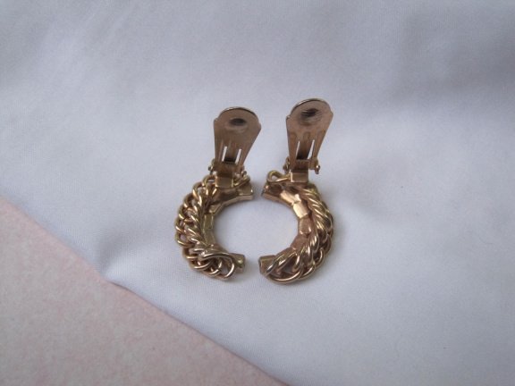 Oorbellen/kleding dress clips goudkleurig halve maan model met kristal rijnsteentjes 2.9x0.9 cm - Afbeelding 2