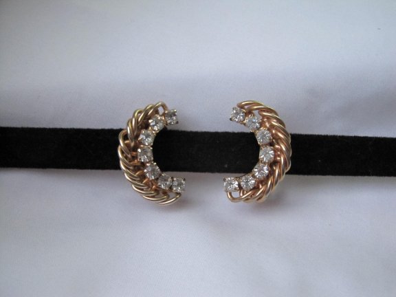 Oorbellen/kleding dress clips goudkleurig halve maan model met kristal rijnsteentjes 2.9x0.9 cm - Afbeelding 5