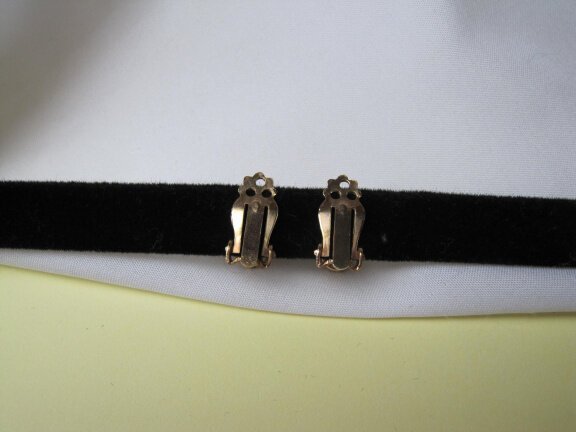 Oorbellen goudkleurig met cognac kleurige en gele kristal rijnsteentjes 1.4x0.9 cm. - Afbeelding 4