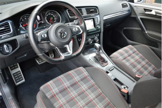 Volkswagen Golf - 2.0 GTI DSG Performance 230PK // NAVI CRUISE 18