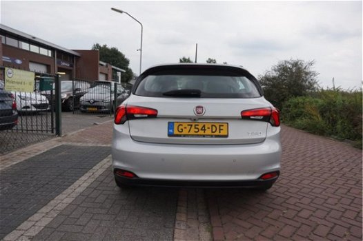 Fiat Tipo. - 1.4 16v LOUNGE LUXE NWE STAAT 1E EIG NAVI CAMERA CLIMATECONTROL CRUISECONTROL BLUETOOTH - 1