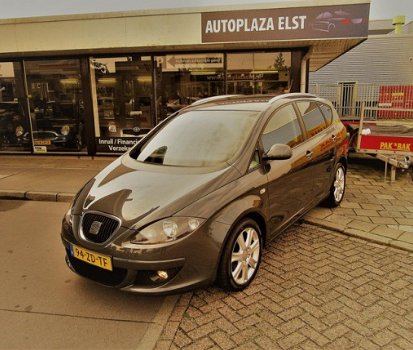 Seat Altea XL - 1.6 Stylance /zeer mooie en goed onderhouden /airco/1e eigenaar/lage km+nap+nw apk - 1