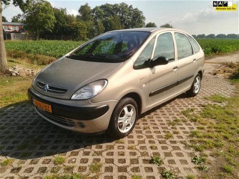 Citroën Xsara Picasso - 2.0i-16V Différence - 1