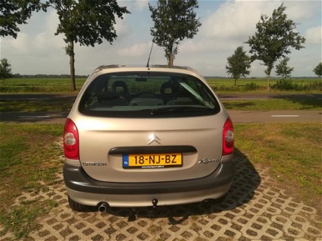 Citroën Xsara Picasso - 2.0i-16V Différence - 1