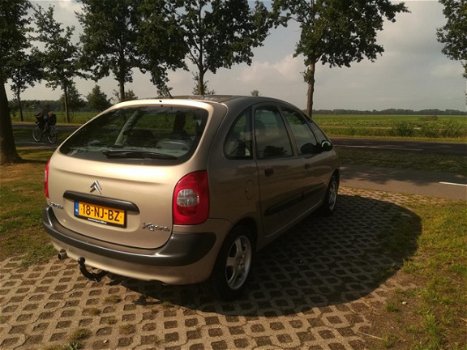 Citroën Xsara Picasso - 2.0i-16V Différence - 1