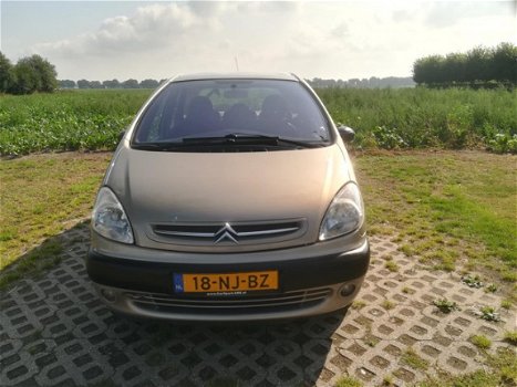 Citroën Xsara Picasso - 2.0i-16V Différence - 1