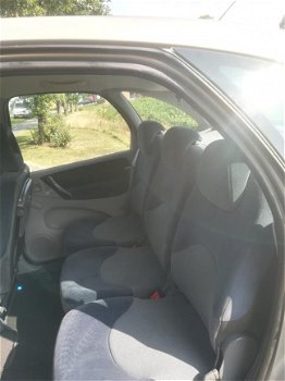 Citroën Xsara Picasso - 2.0i-16V Différence - 1