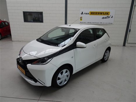 Toyota Aygo - 1.0 VVT-i x-play AIRCO / AUDIO / CV OP AFSTAND - 1