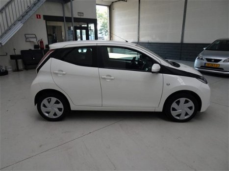 Toyota Aygo - 1.0 VVT-i x-play AIRCO / AUDIO / CV OP AFSTAND - 1