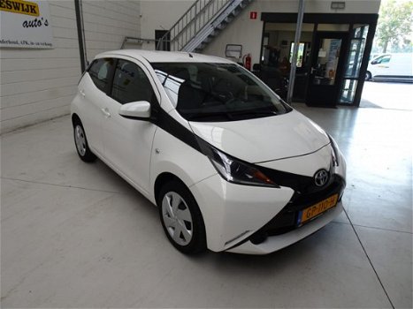 Toyota Aygo - 1.0 VVT-i x-play AIRCO / AUDIO / CV OP AFSTAND - 1