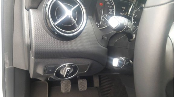 Mercedes-Benz A-klasse - 180 Edition Navigatie 4U3 - 1