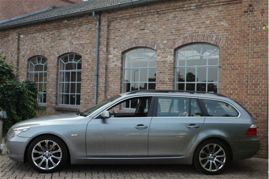 BMW 5-serie Touring - 520d Business Line Facelift, Automaat, Navi Pro, Leder, Pano dak, Cruise, ECC - 1