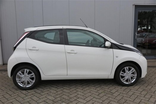 Toyota Aygo - 1.0 VVT-i 69pk 5D x-wave vouwdak AIRCO - 1