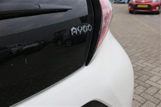 Toyota Aygo - 1.0 VVT-i 69pk 5D x-wave vouwdak AIRCO - 1