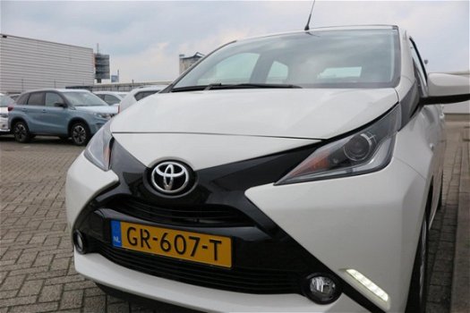 Toyota Aygo - 1.0 VVT-i 69pk 5D x-wave vouwdak AIRCO - 1