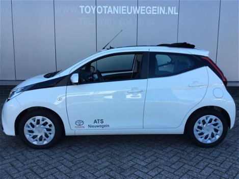 Toyota Aygo - 1.0 VVT-i 72pk 5D x-play, schuifdak, navi - 1