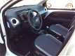 Toyota Aygo - 1.0 VVT-i 72pk 5D x-play, schuifdak, navi - 1 - Thumbnail