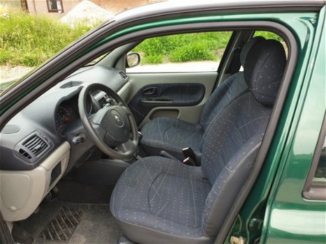 Renault Clio - 1.2 Expression Nieuwe apk *weinig km - 1