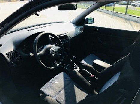 Volkswagen Golf - 1.6 Highline AIRCO, stuurbekrachtiging, zeer mooi - 1