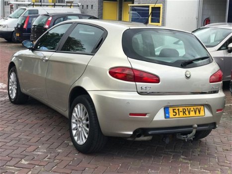 Alfa Romeo 147 - 2.0 T.Spark Distinctive Selespeed AUTOMAAT/NW APK/ 5DRS/AIRCO/leder - 1