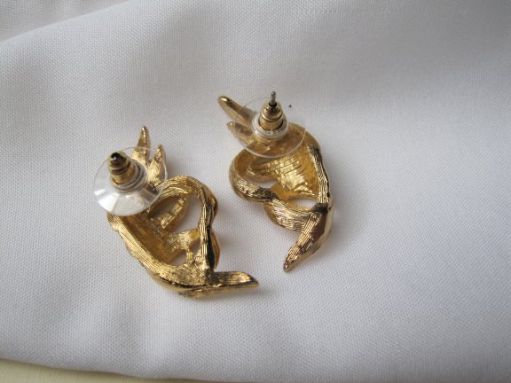 Oorbellen goudkleurig wokkel model met kristal rijnsteentjes 3.0x1.5 cm - Afbeelding 2