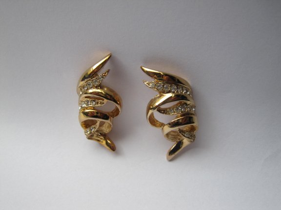 Oorbellen goudkleurig wokkel model met kristal rijnsteentjes 3.0x1.5 cm - Afbeelding 4