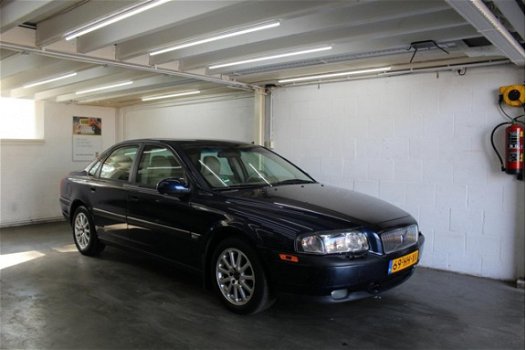 Volvo S80 - 2.4 Climate Line Nederlands geleverd, Airco ZEER MOOIE EN VOLLE AUTO weinig KM - 1