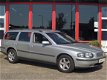 Volvo V70 - 2.4 Comfort Line , stoelverwarming, cruise control, trekhaak, half leer, youngtimer - 1 - Thumbnail