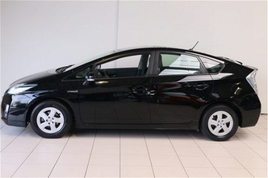 Toyota Prius - 1.8 Comfort | Navigatie | Climate control | Cruise control | Mistlampen | Lm velgen | - 1