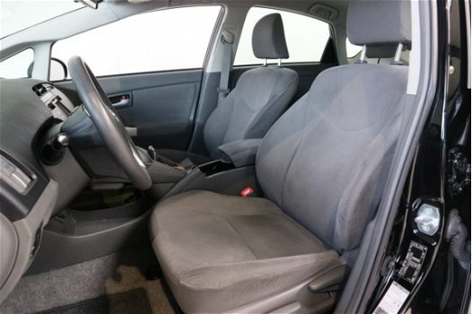Toyota Prius - 1.8 Comfort | Navigatie | Climate control | Cruise control | Mistlampen | Lm velgen | - 1