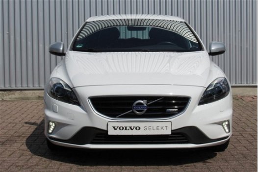 Volvo V40 - 1.6 T2 120PK R-Design Verwarmbare voorruit Stoelverwarming Navi - 1