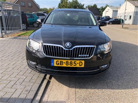 Skoda Superb Combi - 1.6 TDI Champs Elysees /XENON/NAVI/PDC/STOELVERW/ - 1