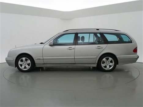 Mercedes-Benz E-klasse Combi - 240 AVANTGARDE YOUNGTIMER + LEDER / TREKHAAK / STOELVERWARMING - 1