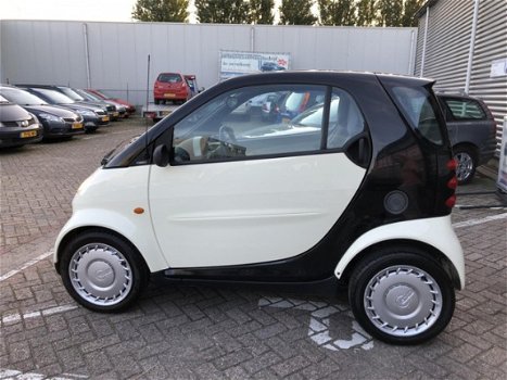 Smart Fortwo coupé - 0.7 pure Nieuwe apk 15-08-2020 104 dzkm nap panoramadak dealeronderhou d cd-spe - 1