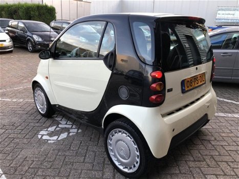 Smart Fortwo coupé - 0.7 pure Nieuwe apk 15-08-2020 86 dzkm nap panoramadak dealeronderhoud cd-spele - 1