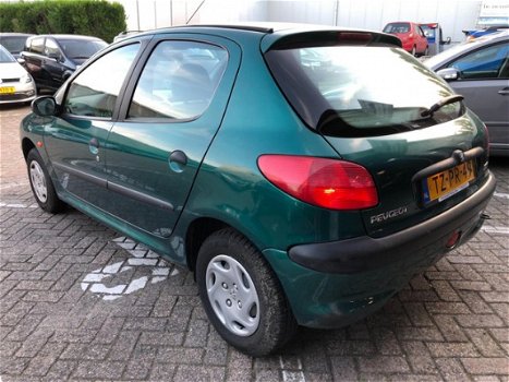 Peugeot 206 - 1.4 XT NIEUWE APK 15-12-2020 5-deurs stuurbekrachtiging elektrische ramen cd-speler 10 - 1