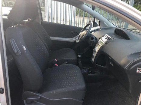 Toyota Yaris - 1.3 VVTi Terra /NAP/Airco/Nwe.Apk - 1