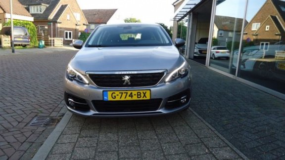 Peugeot 308 - 1.2 PURETECH 131PK EAT-6 AUTOMAAT CLIMA NAVI VELE EXTRA'S - 1