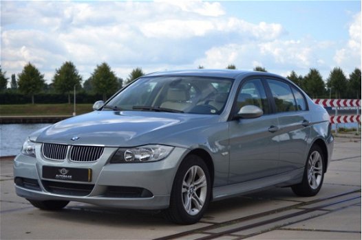 BMW 3-serie - 318i Executive LEDER | AUTOMAAT | CLIMA | PDC | NL | NAP | - 1