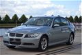 BMW 3-serie - 318i Executive LEDER | AUTOMAAT | CLIMA | PDC | NL | NAP | - 1 - Thumbnail